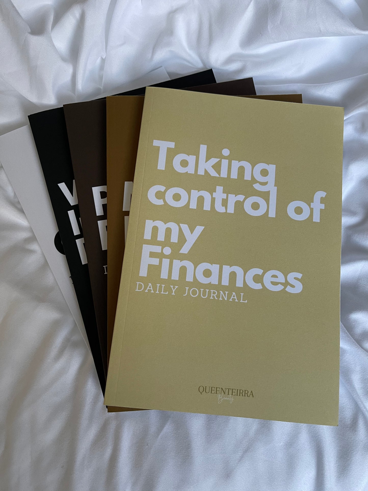 "Taking Control Of My Finances" journal: Track and Reach Your Financial Goals