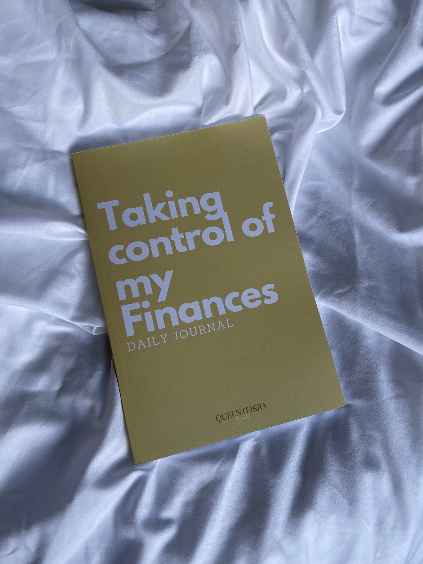 "Taking Control Of My Finances" journal: Track and Reach Your Financial Goals